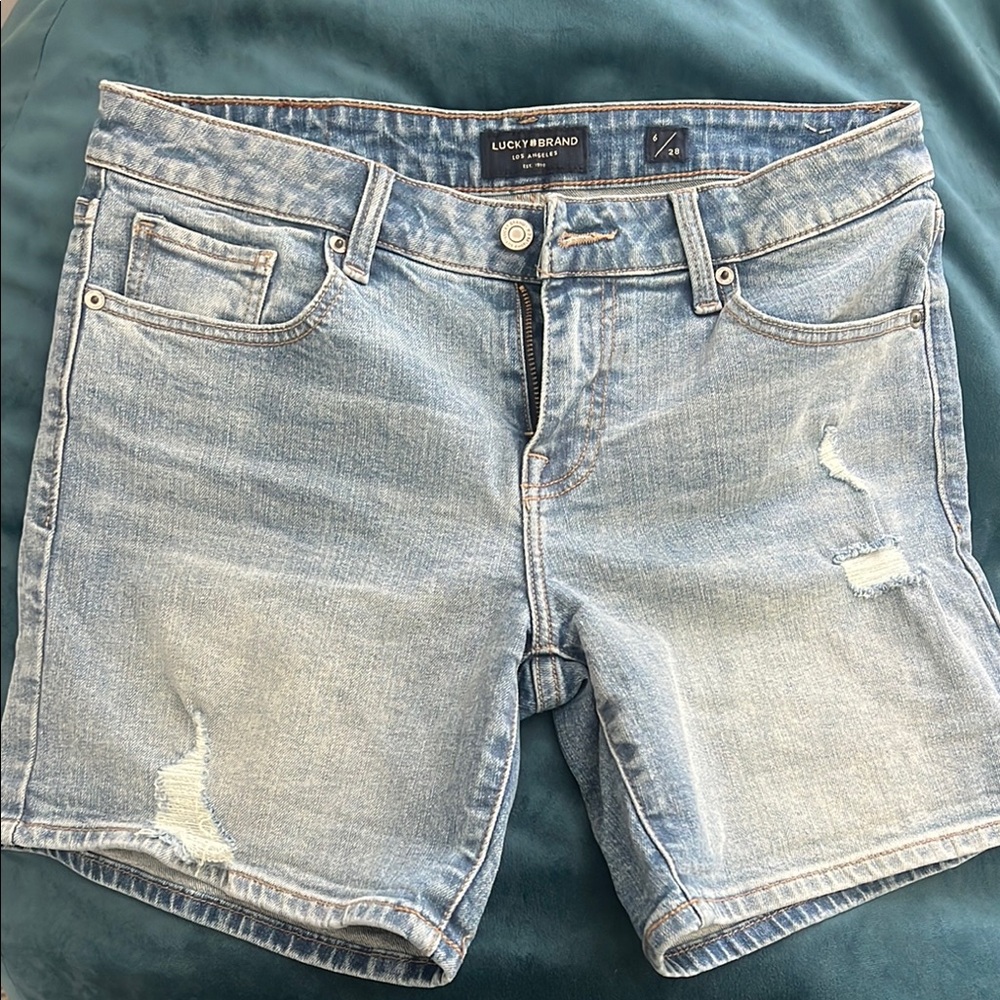 Lucky Brand mid thigh stretch shorts